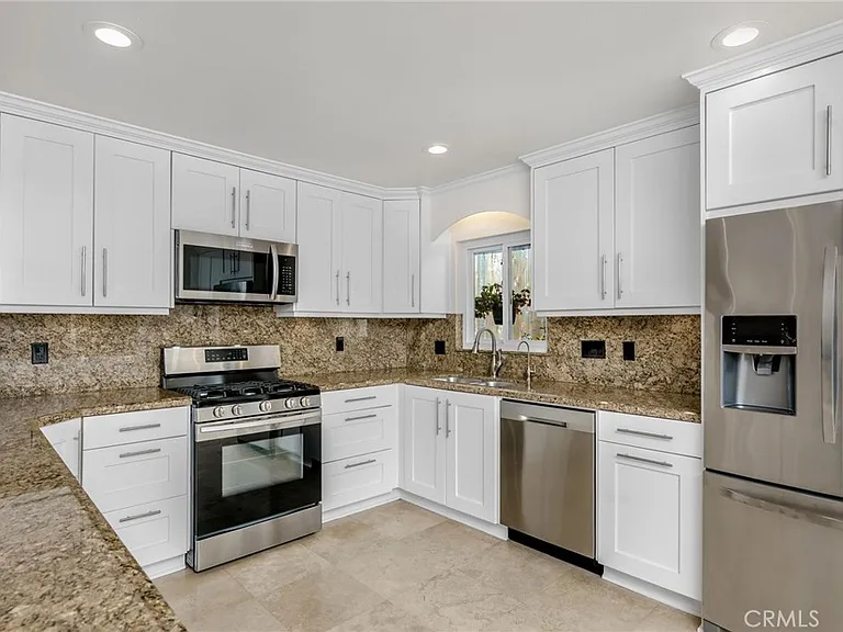 915 Miramar St — Photo 5