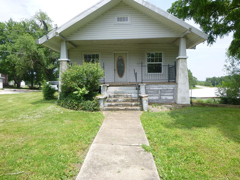 Nice curb appeal Front Porch