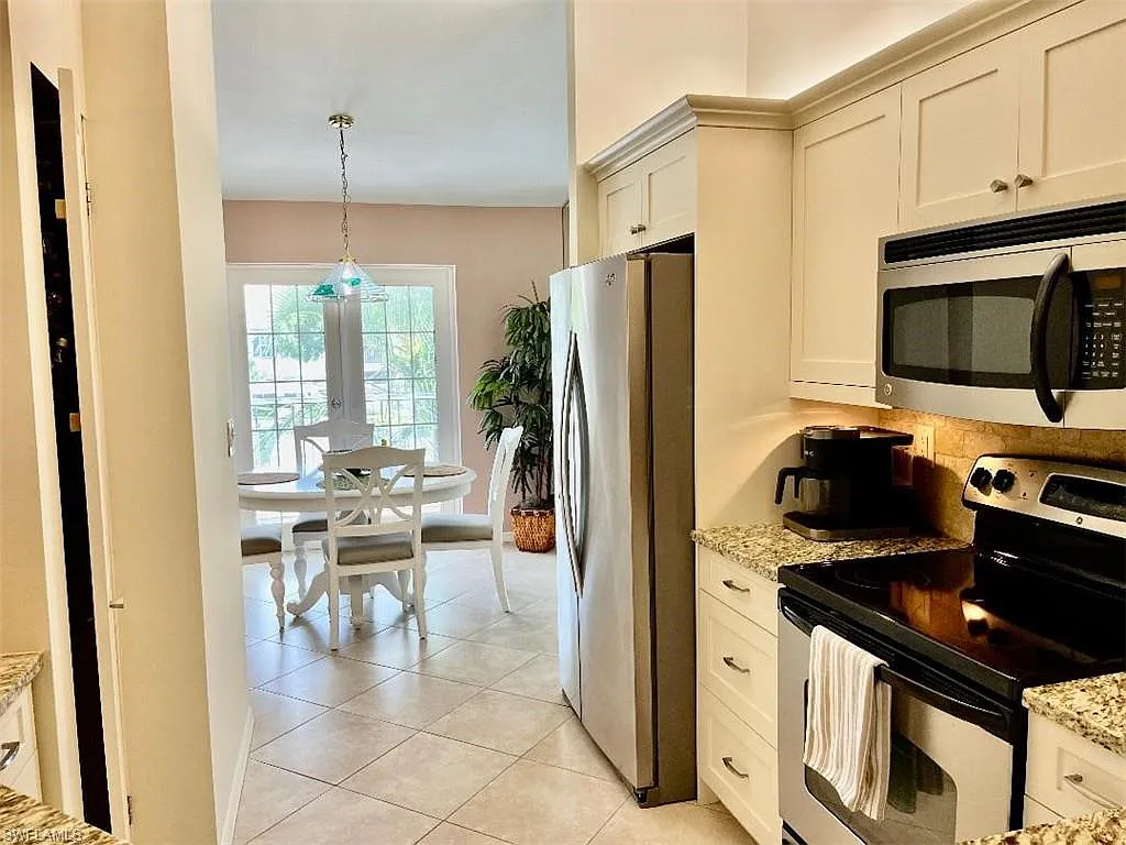 2 bed, 2.0 bath, 1200 sqft, $7,300 — Photo 3