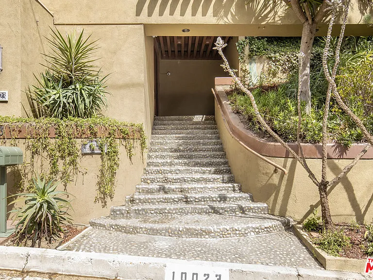 10023 Westwanda Dr — Photo 7