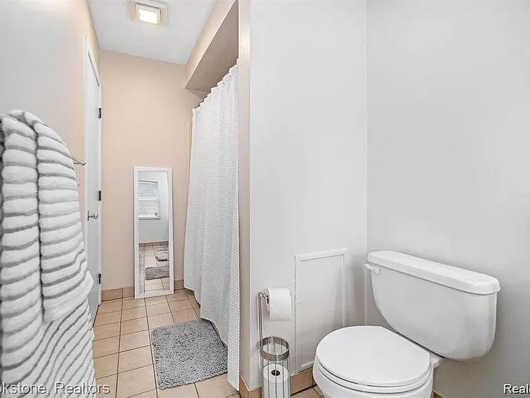 4108 Kent Rd — Photo 3