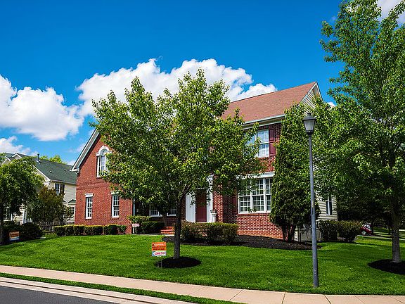 5th image of 42484 Sidney Pl