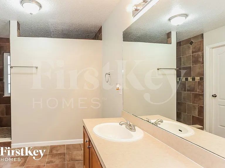 2444 Bentwater Dr W — Photo 12