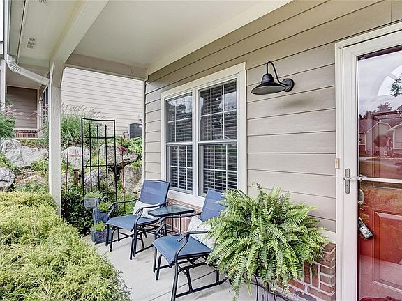 2nd image of 3365 Darbyshire Dr
