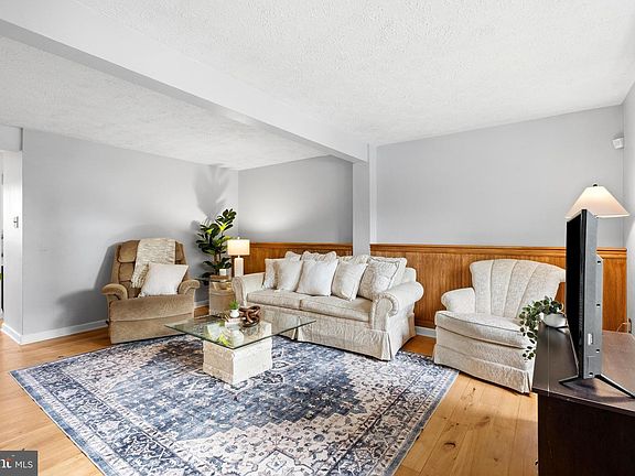 3rd image of 7174 Glenmeadow Ct