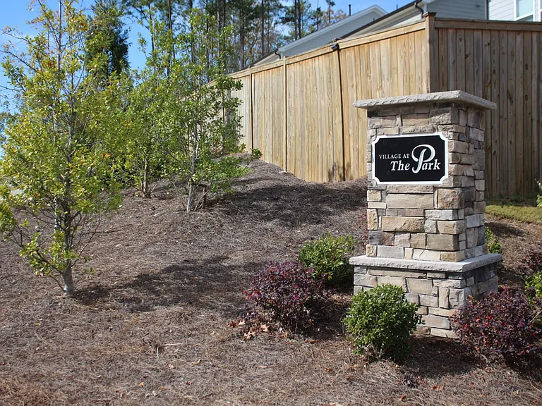 421 Chanson Dr — Photo 18