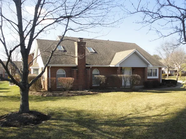 2833 Water Tower Ln, Darien, IL 60561