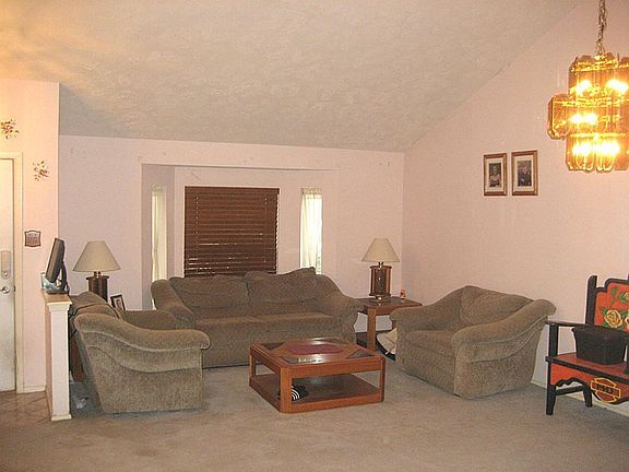 4th image of 7311 Fuchsia Ln