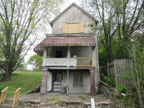 792 11th St, Pitcairn, PA 15140