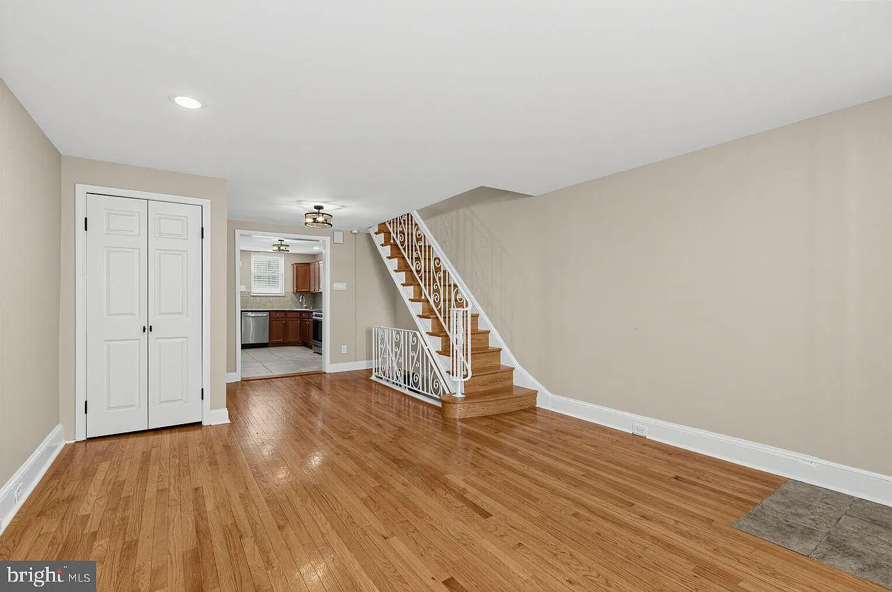 3 bed, 1.5 bath, 984 sqft, $2,250 — Photo 1