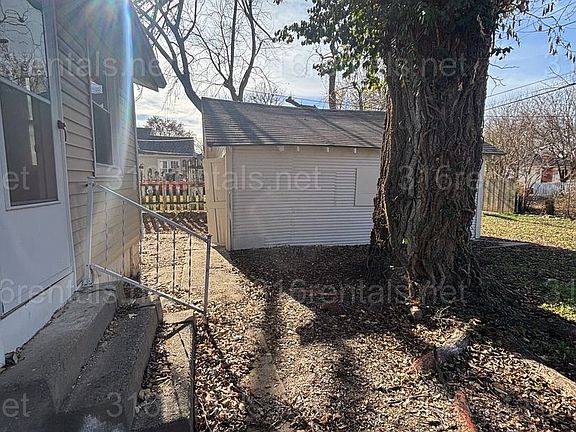2nd image of 521 N Summit St