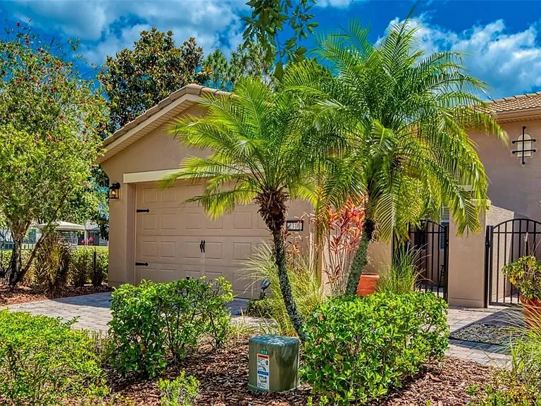 2310 Palm Tree Dr — Photo 9