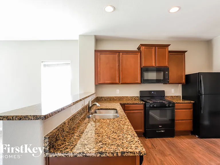 9524 Cherry Ln — Photo 7