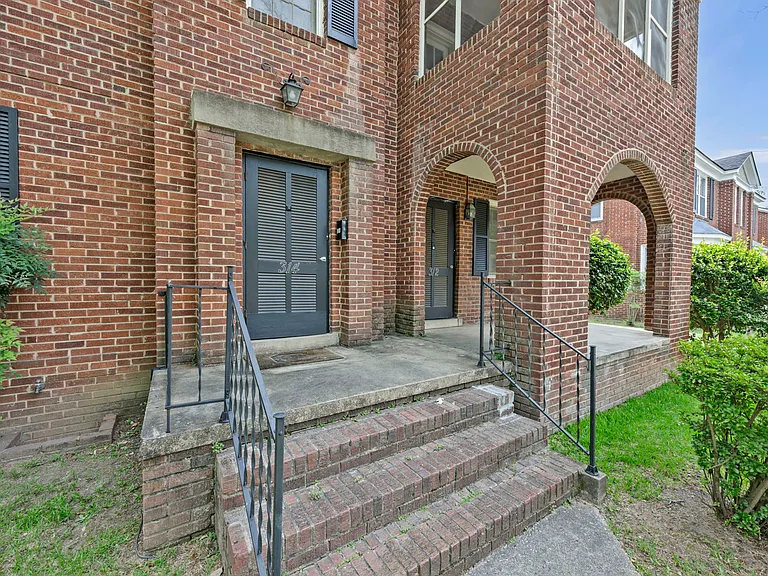 312 S Woodrow St — Photo 4