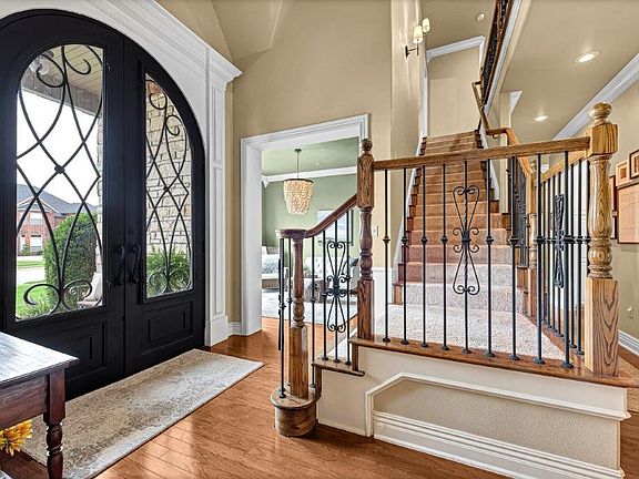 3rd image of 5208 S Sloan Cir