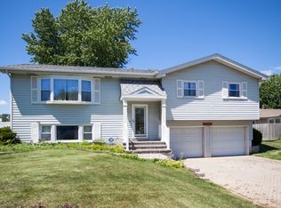 24404 S Edwin Dr, Channahon, IL 60410
