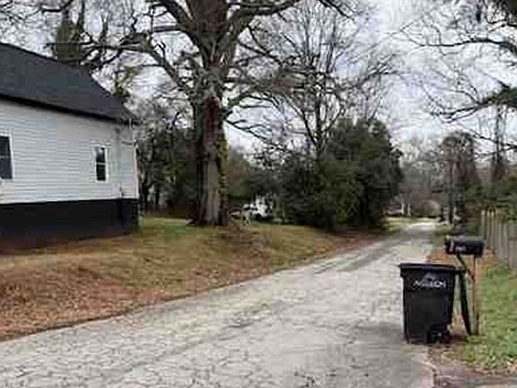 Exterior Neighborhood (street photo)