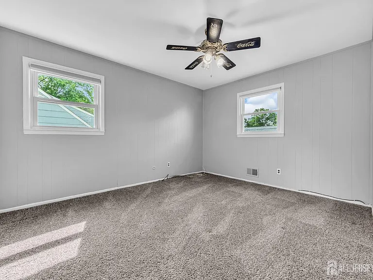 132 Somerset Ave — Photo 10