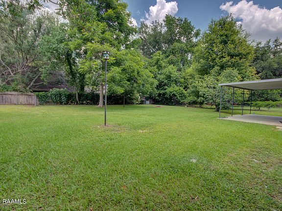 3rd image of 104 Oak Glen Dr