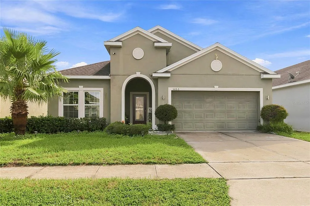 4 bed, 2.0 bath, 1980 sqft, $2,800 — Photo 1