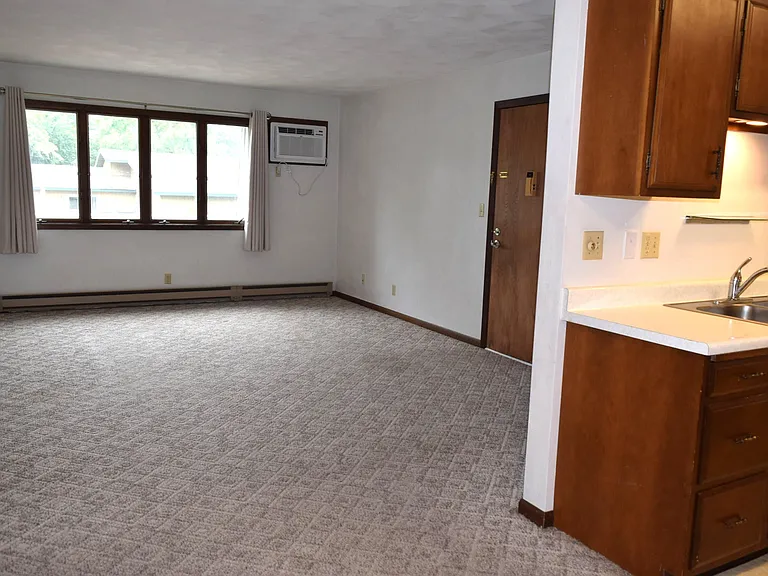 425 W Maine St — Photo 6