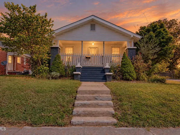 900 W Hillcrest Dr, Johnson City, TN 37604