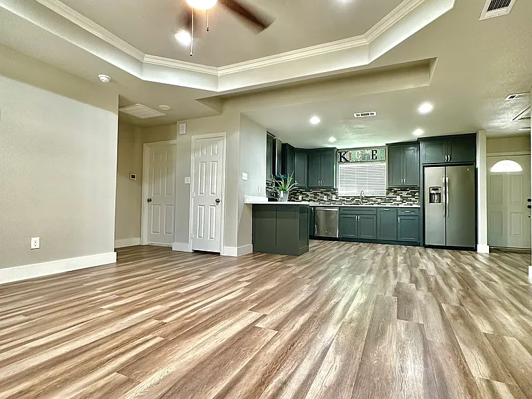 3922 Clay Ave — Photo 5