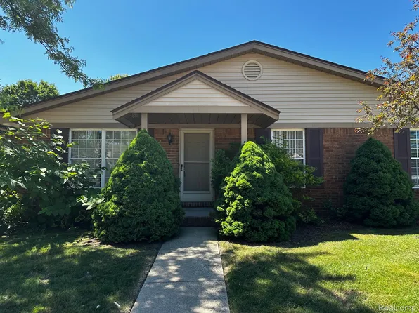 36790 Lakeview Ln, Richmond, MI 48062