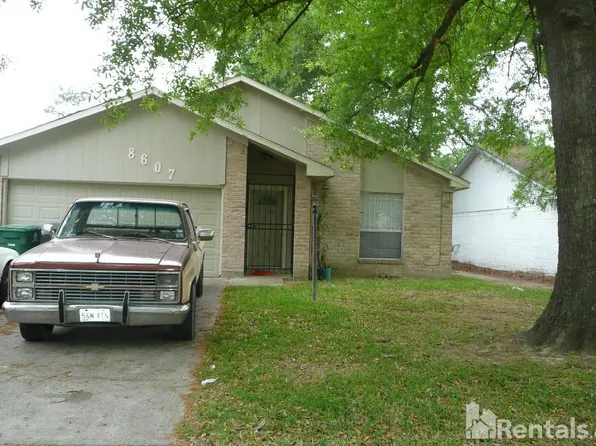 8607 Valley Meadow Dr, Houston, TX 77078