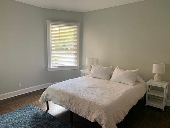 3rd image of 633 Euclaire Ave