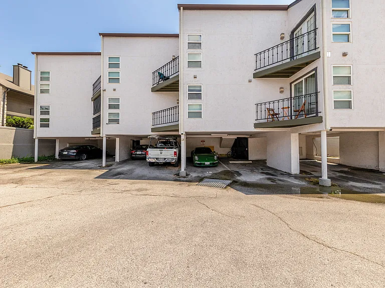 1500 Woodlawn Blvd #4 — Photo 35