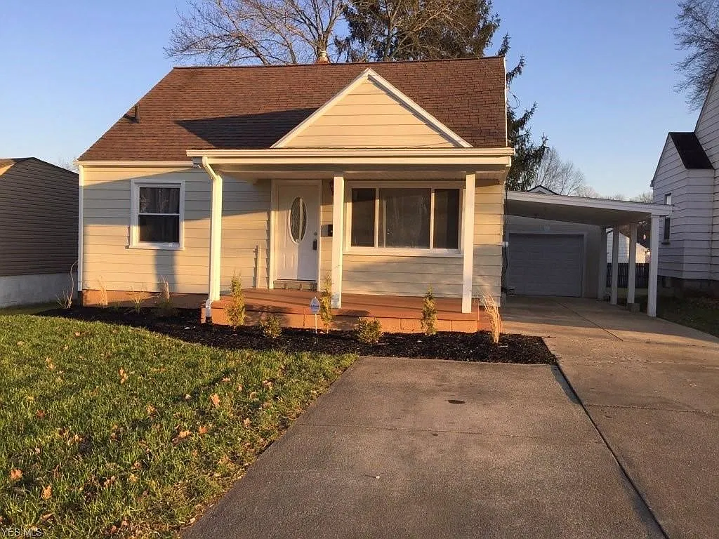 584 Audrey Ln photo 1