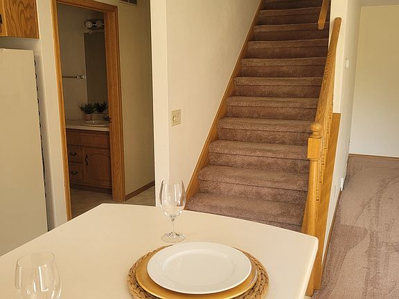 5th image of 72 Brighton Cir