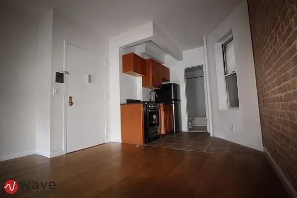 Rented by Wave Real Estate Group | media 11
