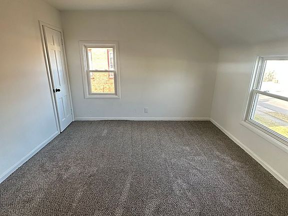 5th image of 15706 Glendale Ave