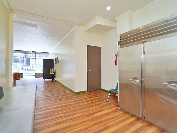 4th image of 533 Sutter Ave #1564244