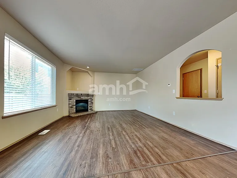 7815 205th St E — Photo 6