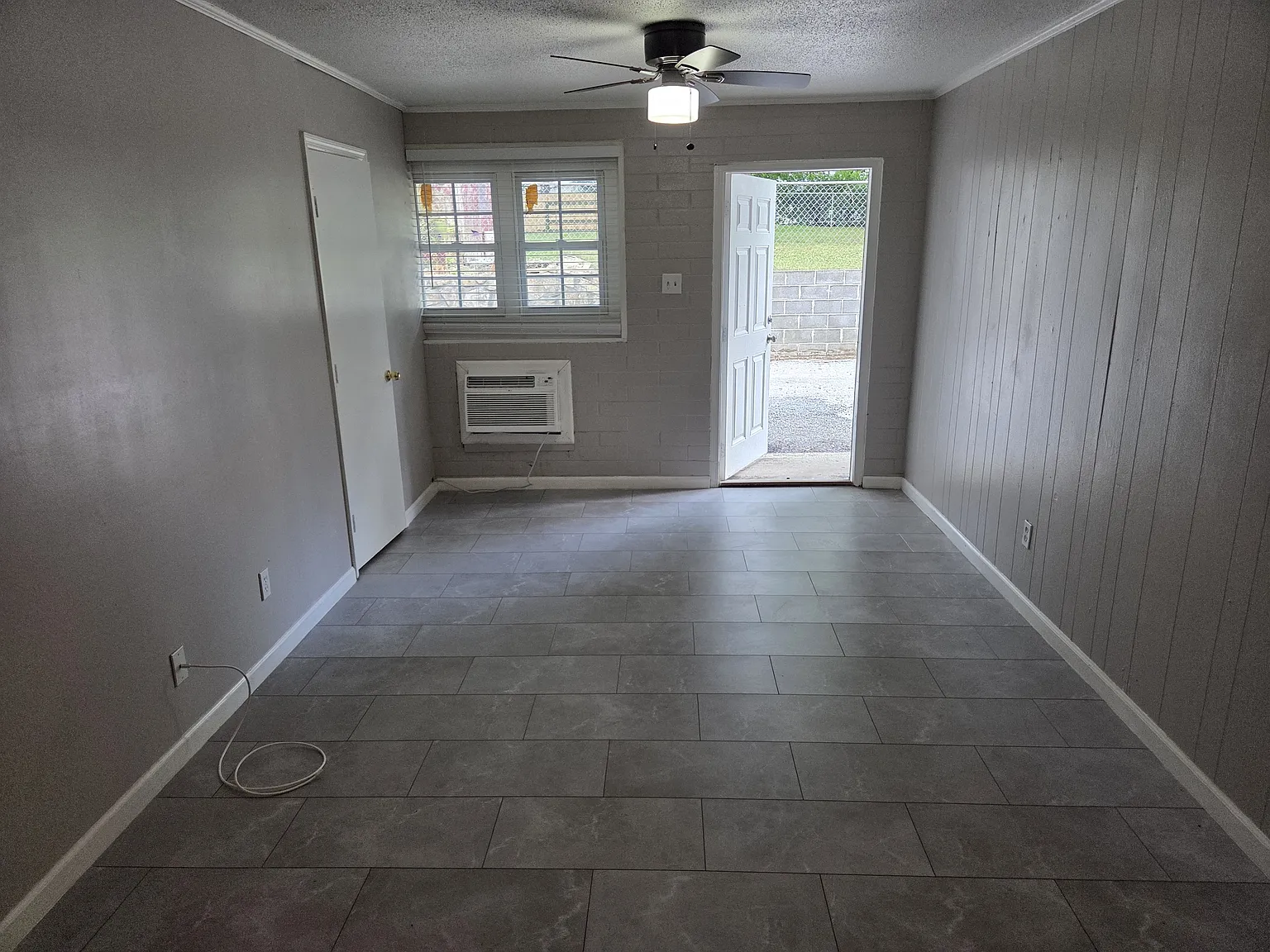 Avenue E Apartments - A8 — Photo 4