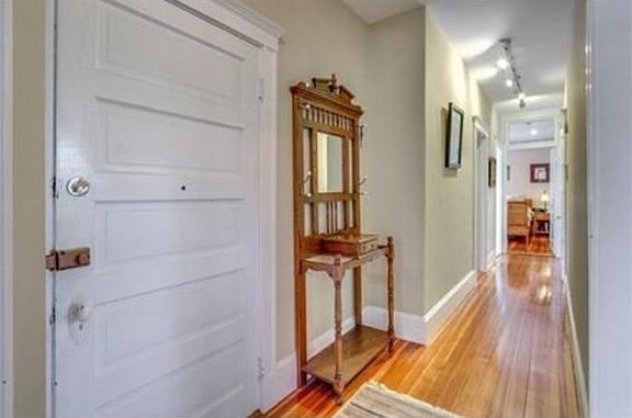 5th image of 19 Eliot Cres #3