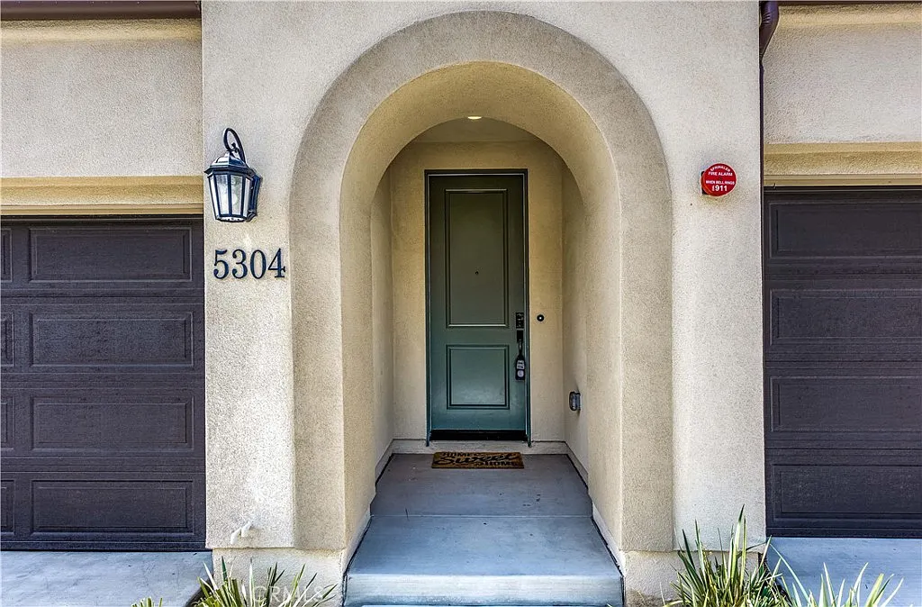 3 bed, 2.5 bath, 1701 sqft, $4,700 — Photo 3
