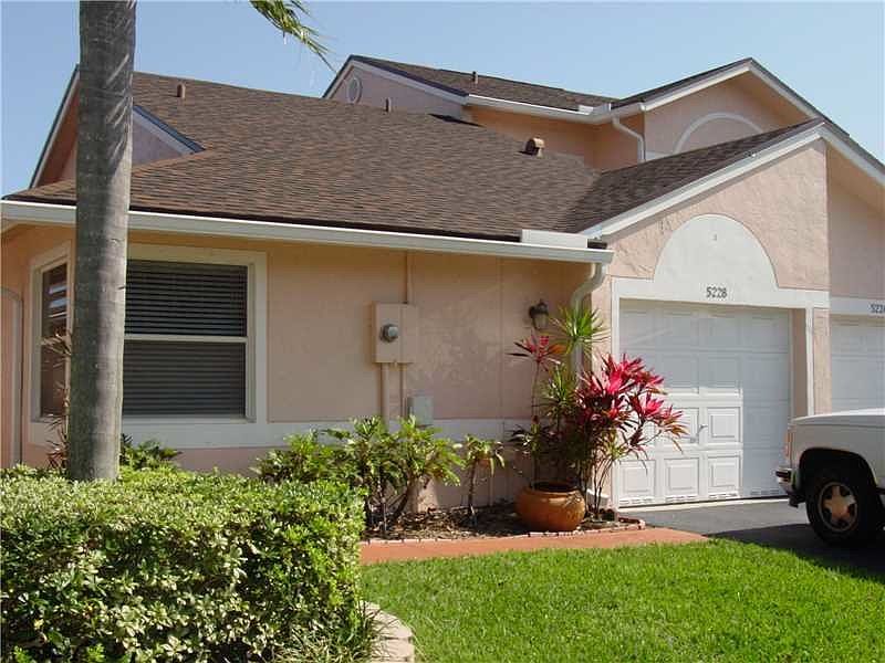 1st image of 5228 W Lakes Dr