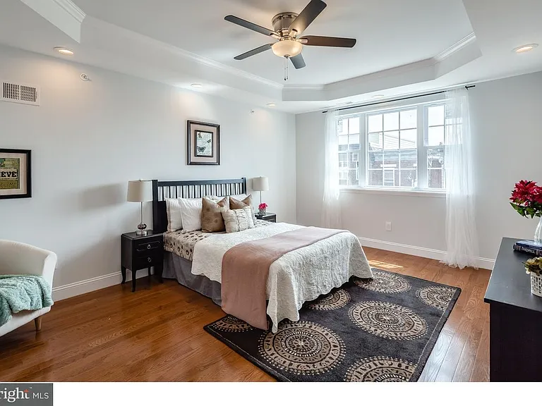 1537 Dickinson St — Photo 9