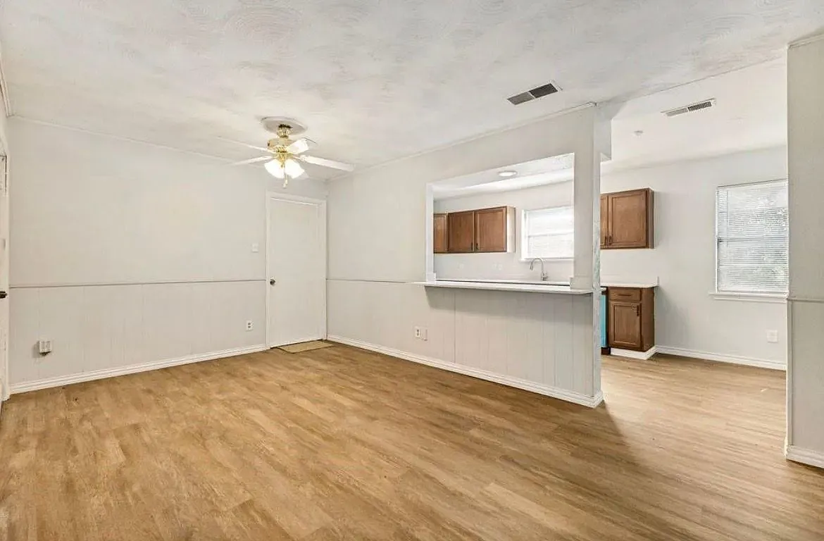 4 bed, 1400 sqft, $1,900 — Photo 2