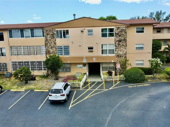 140 Royal Palm Rd APT 312, Hialeah Gardens, FL 33016