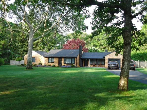 19 Groveland Ave, East Quogue, NY 11942