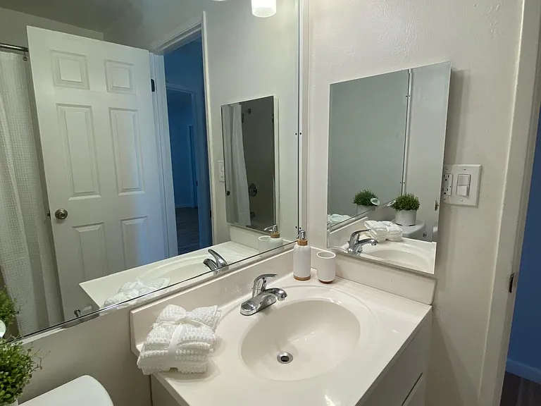 Gregory Lane Apartments — Photo 7