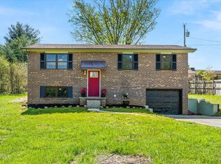 907 Loretta Ct, Dandridge, TN 37725