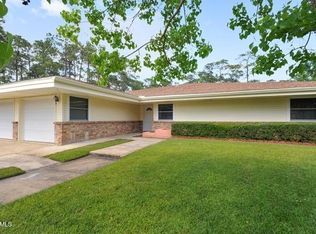203 Idlewood Dr, Waveland, MS 39576