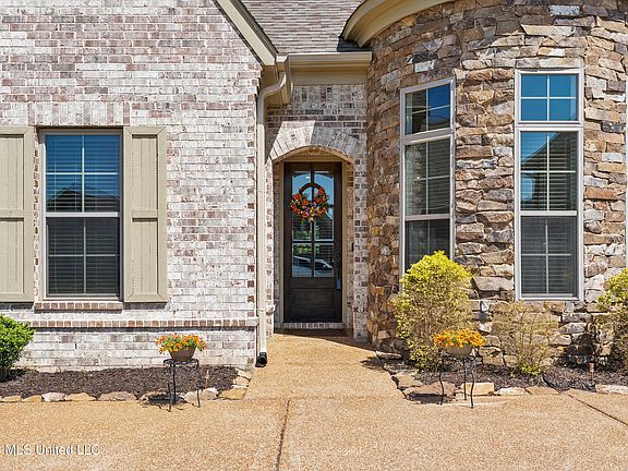 4th image of 3776 Andreas Dr