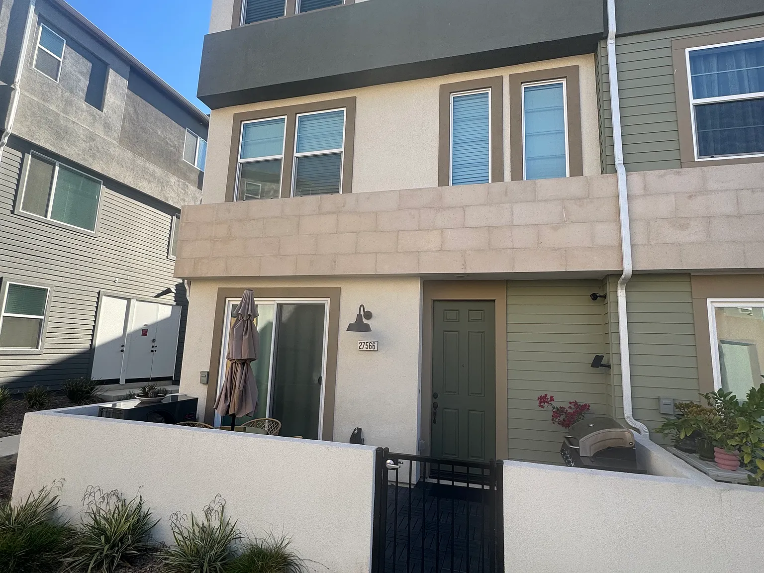 4 bed, 3.5 bath, 2056 sqft, $5,100 — Photo 2